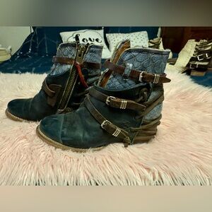 Freebird by Steven Crue - navy/light blue